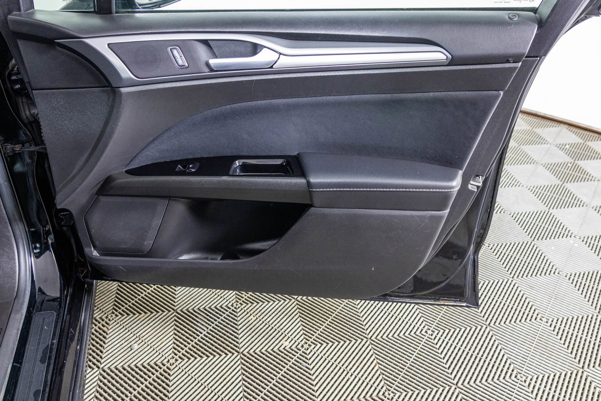 Used 2016 Ford Fusion SE FWD image 45