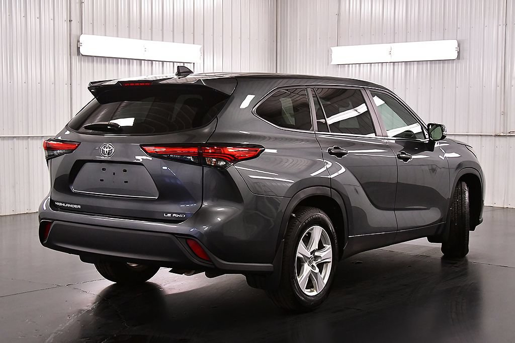 Used 2023 Toyota Highlander LE AWD/4WD image 8