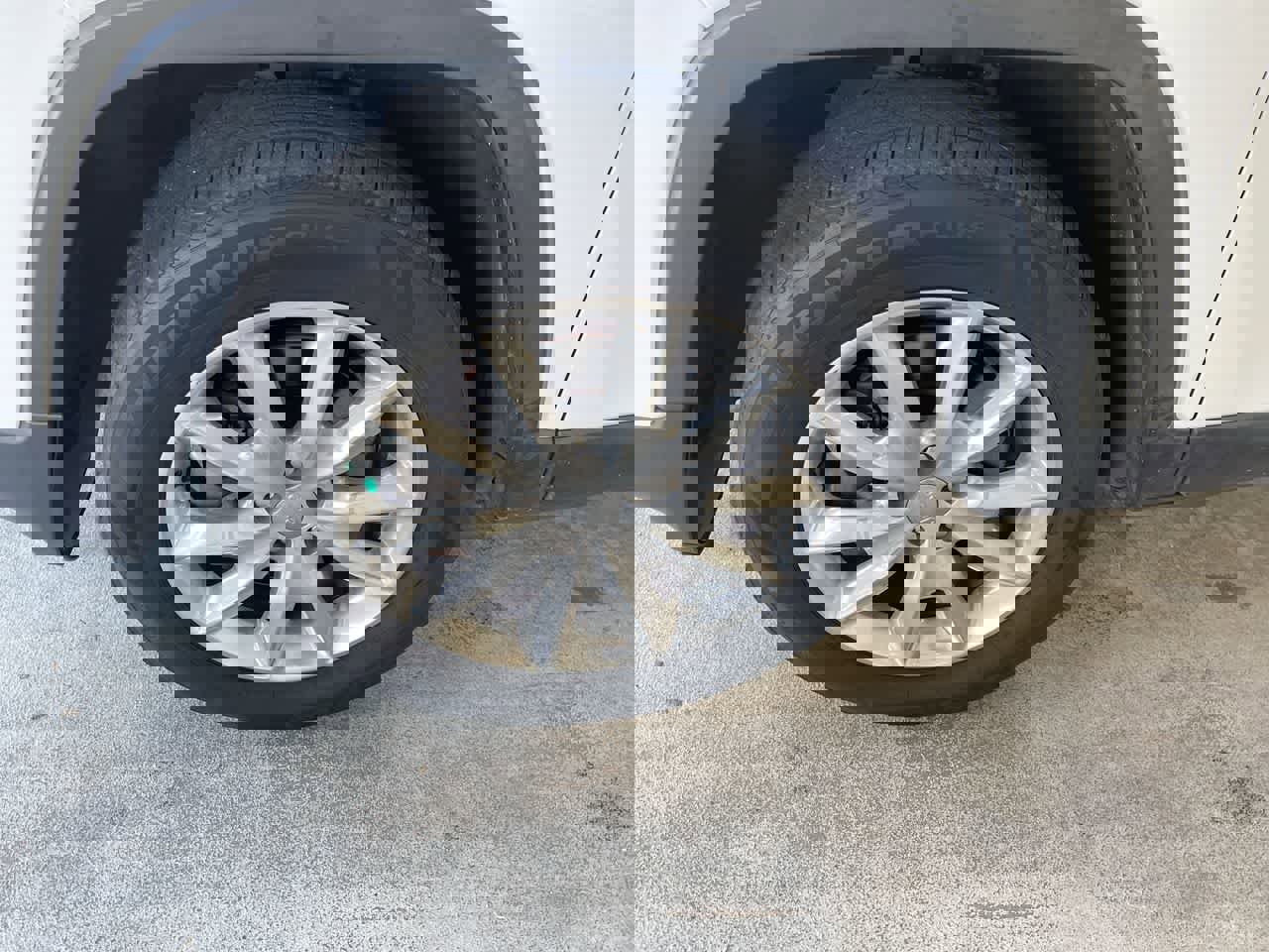 Used 2016 Jeep Cherokee Limited w/ Luxury Group image 10