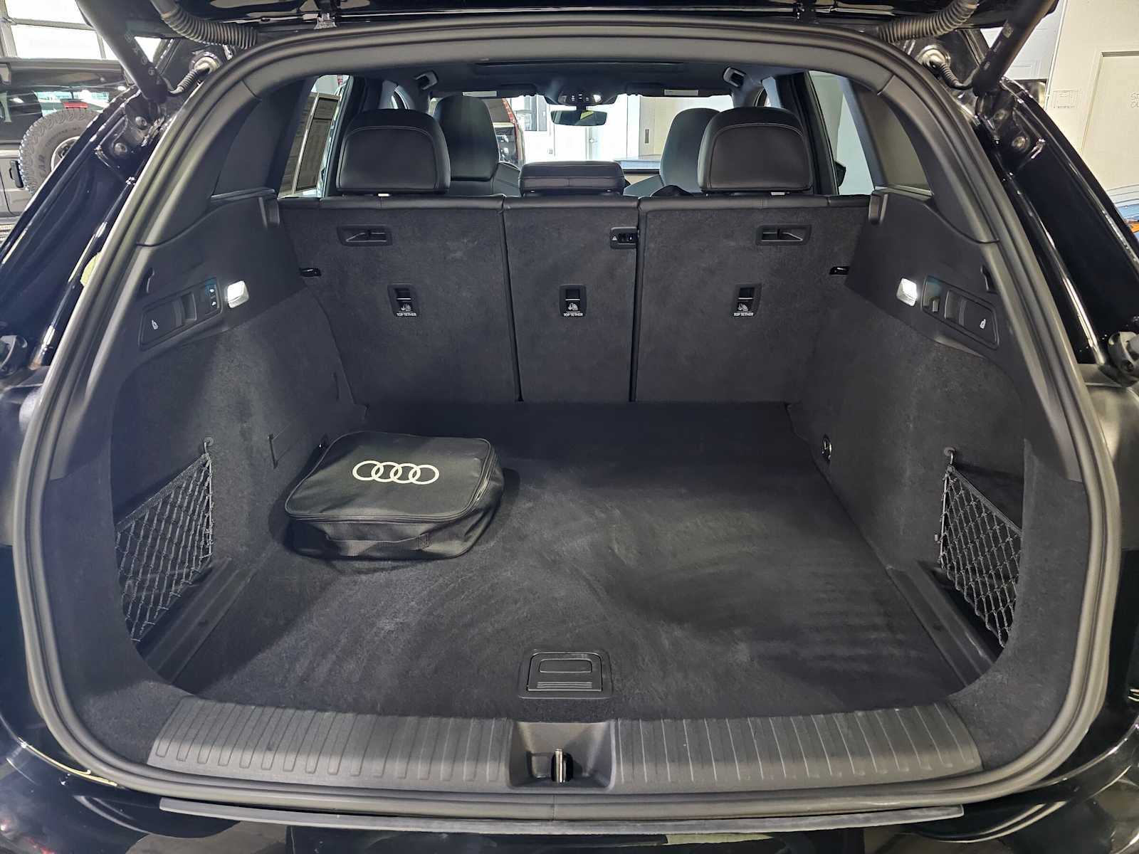 Used 2025 Audi SQ6 e-tron Prestige AWD/4WD image 16
