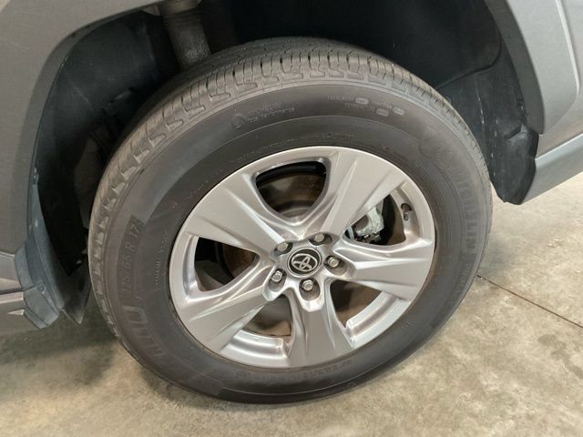 Used 2025 Toyota RAV4 XLE AWD/4WD image 9
