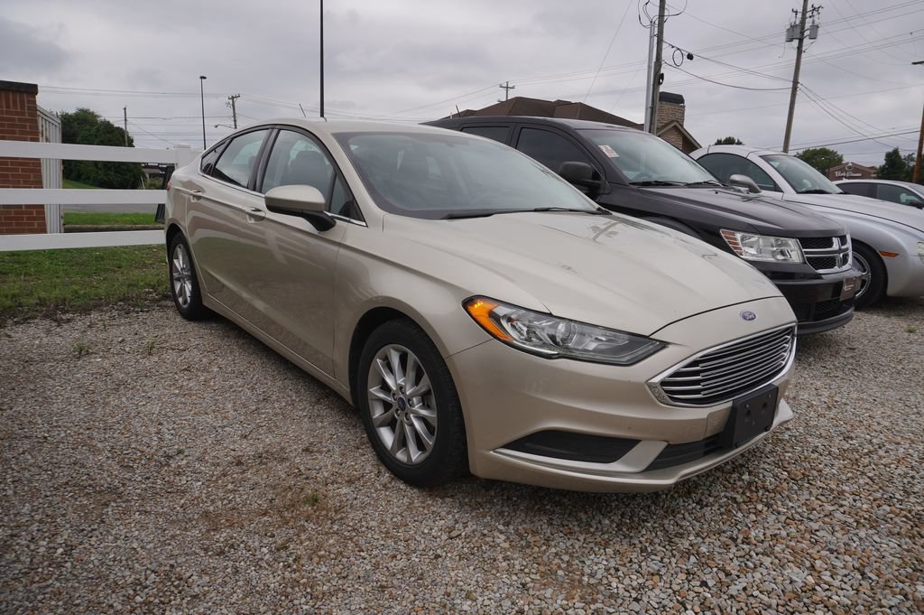 Used 2017 Ford Fusion SE FWD image 10