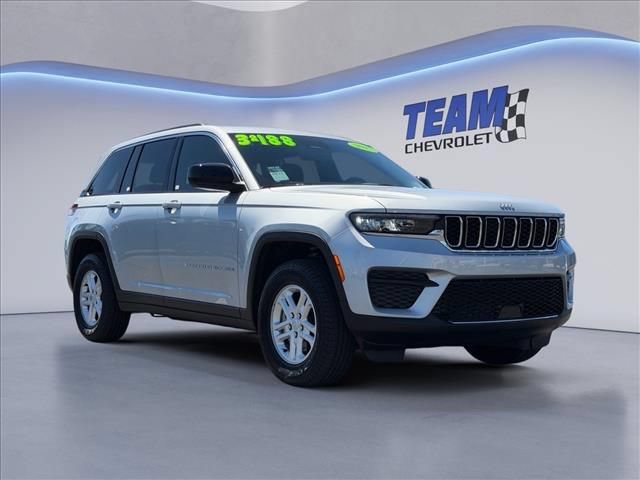 Used 2025 Jeep Grand Cherokee Laredo w/ Trailer Tow Package AWD/4WD image 5
