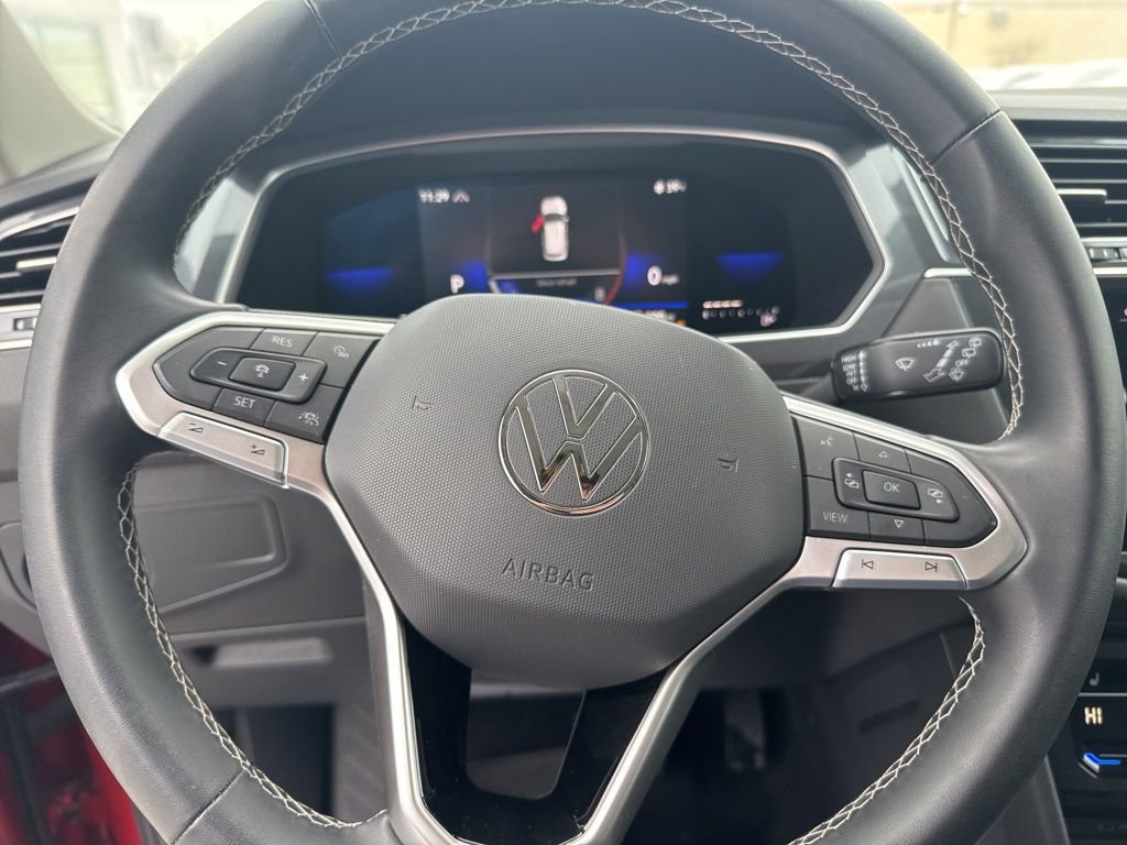 Used 2022 Volkswagen Tiguan SE w/ Panoramic Sunroof Package image 21