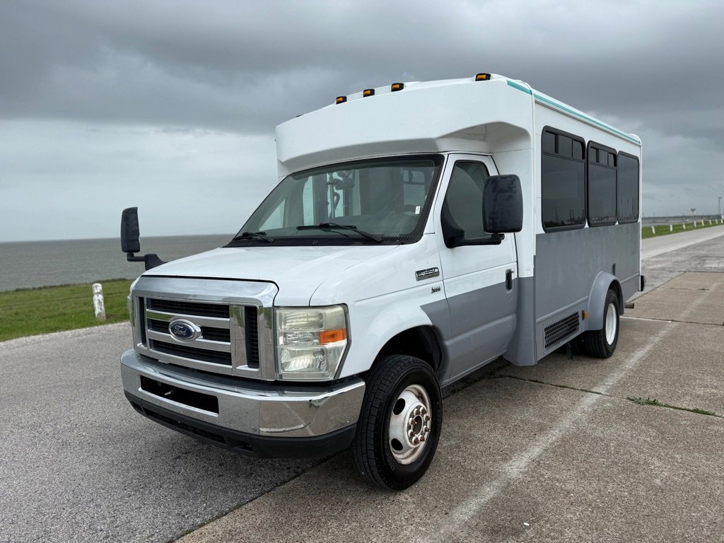 Used 2015 Ford E-350 and Econoline 350 Super Duty image 1