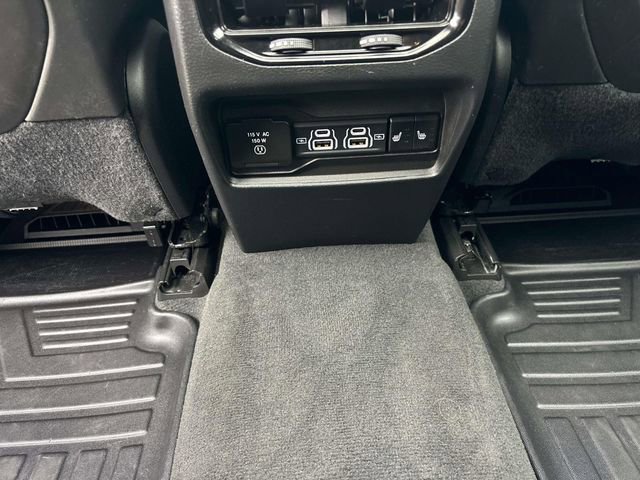 Used 2023 Jeep Grand Cherokee Limited w/ Black Appearance Package AWD/4WD image 12