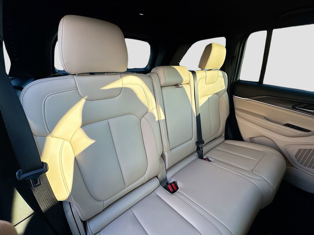 Used 2024 Jeep Grand Cherokee Limited image 25