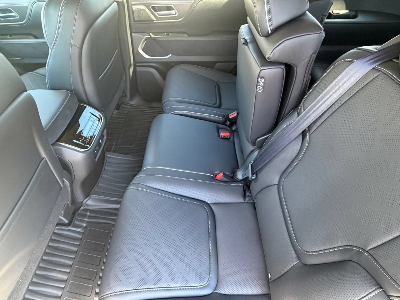 New 2027 INFINITI QX80 Luxe w/ Cargo Package AWD/4WD image 14