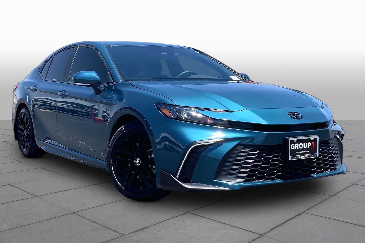 Used 2026 Toyota Camry SE w/ Convenience Package FWD image 3
