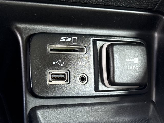 Used 2015 Jeep Cherokee Sport FWD image 30