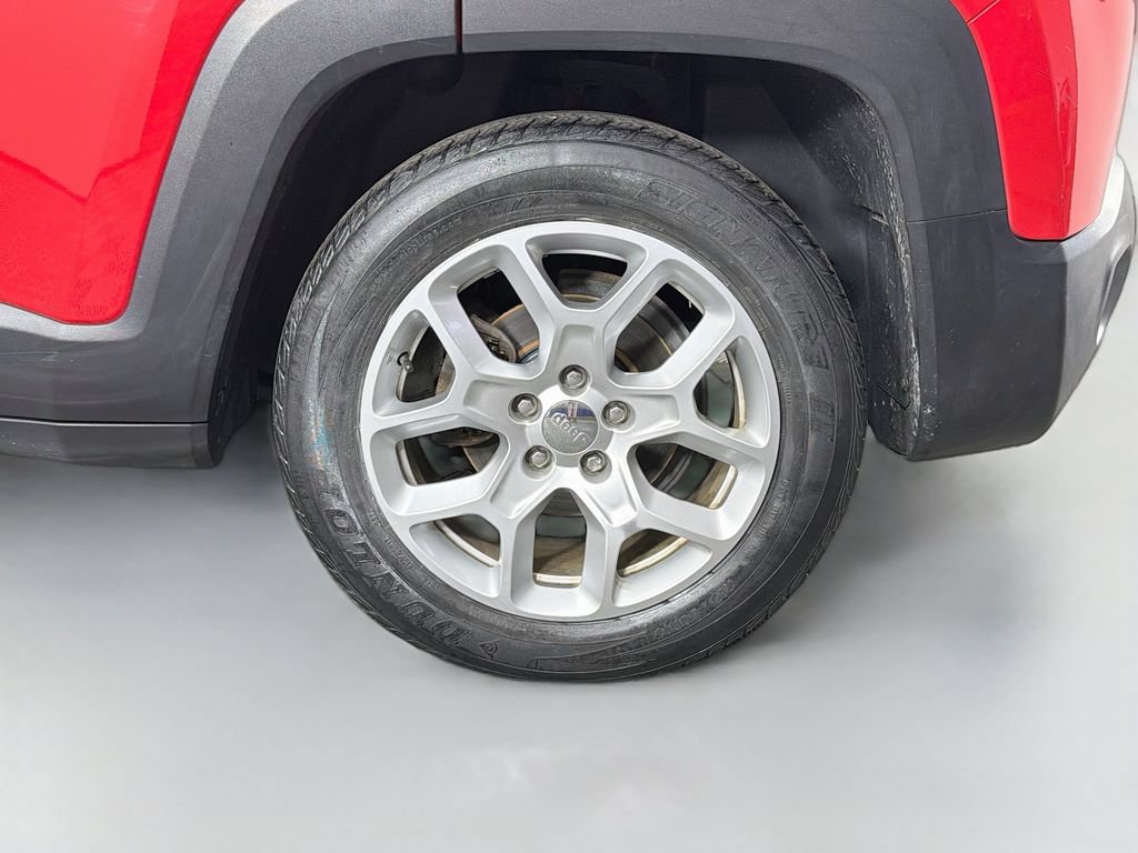 Used 2017 Jeep Renegade Latitude FWD image 28
