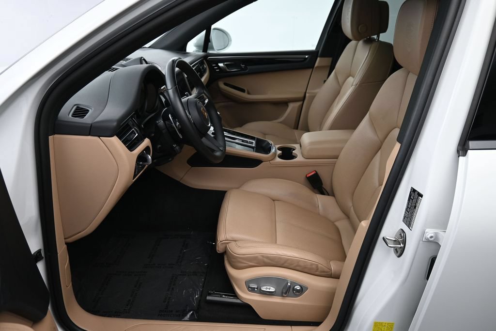 Certified 2022 Porsche Macan AWD/4WD image 9