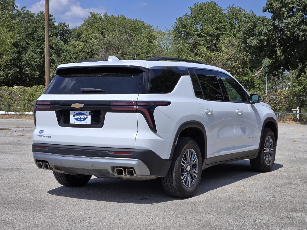 Used 2026 Chevrolet Traverse LT w/ Driver Confidence Package FWD image 7