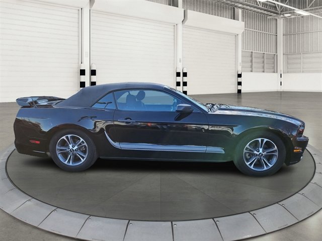 Used 2014 Ford Mustang Convertible image 6