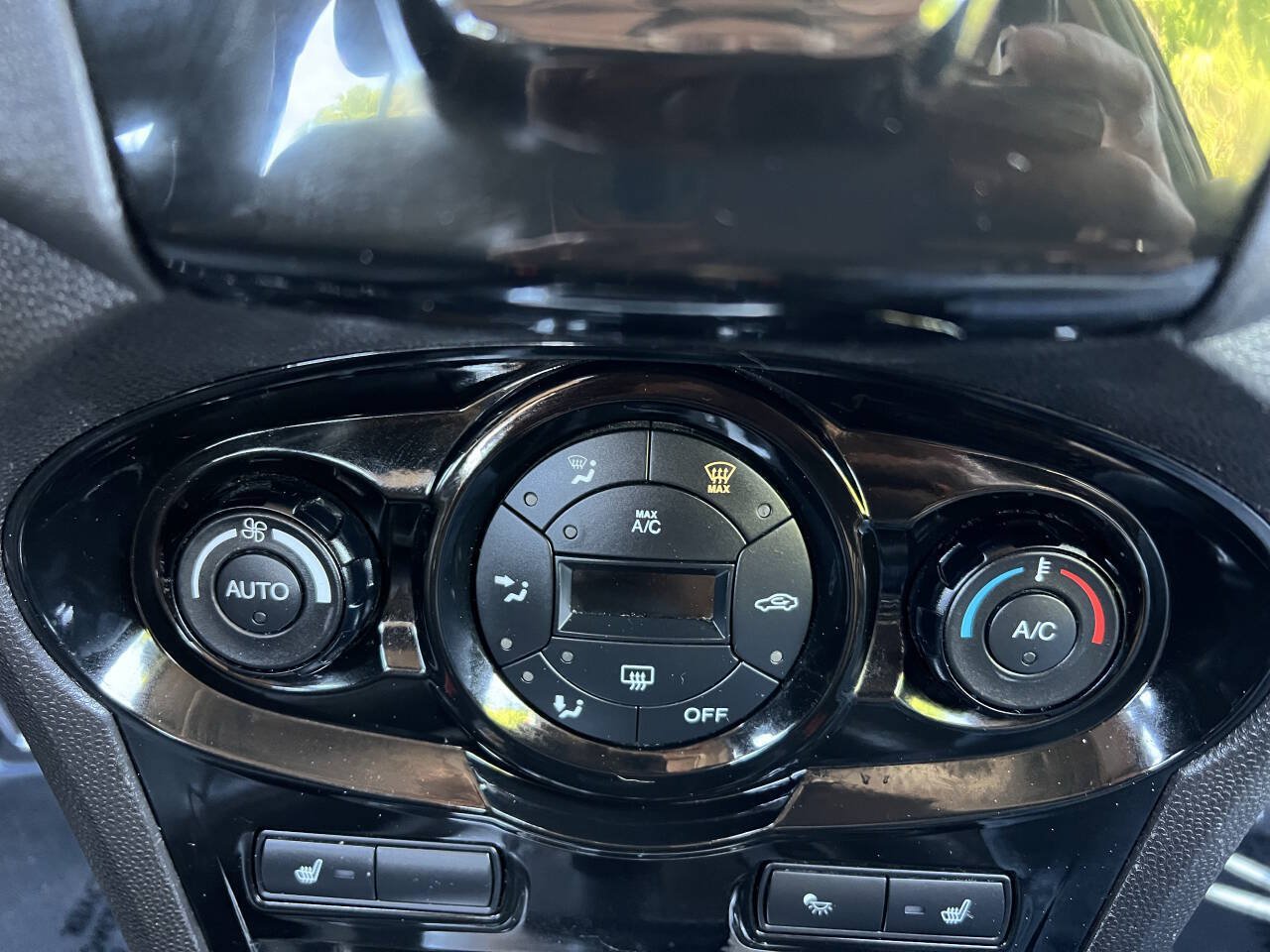 Used 2014 Ford Fiesta Titanium FWD image 19