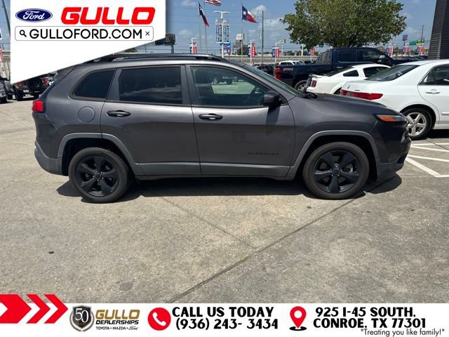Used 2018 Jeep Cherokee Latitude w/ Altitude Package FWD image 2