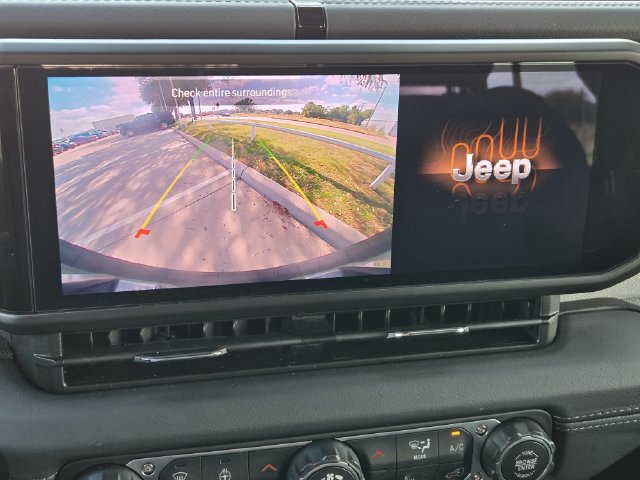 Used 2026 Jeep Wrangler Unlimited Sahara AWD/4WD image 21