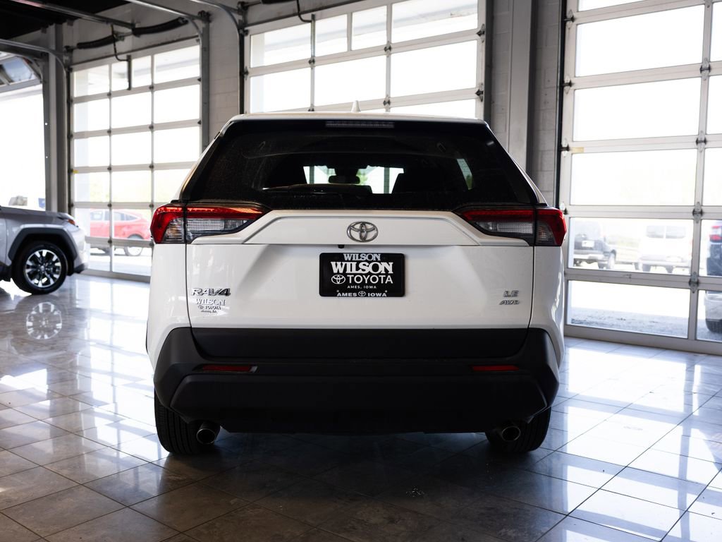 Used 2024 Toyota RAV4 LE AWD/4WD image 4