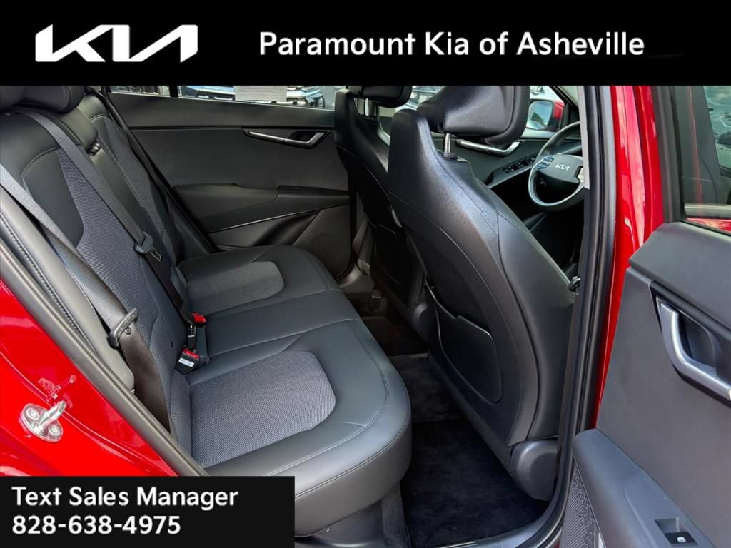 Certified 2025 Kia Niro EX FWD image 22