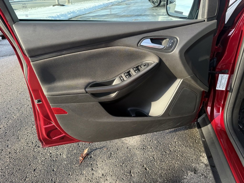Used 2016 Ford Focus SE w/ Equipment Group 201A image 16