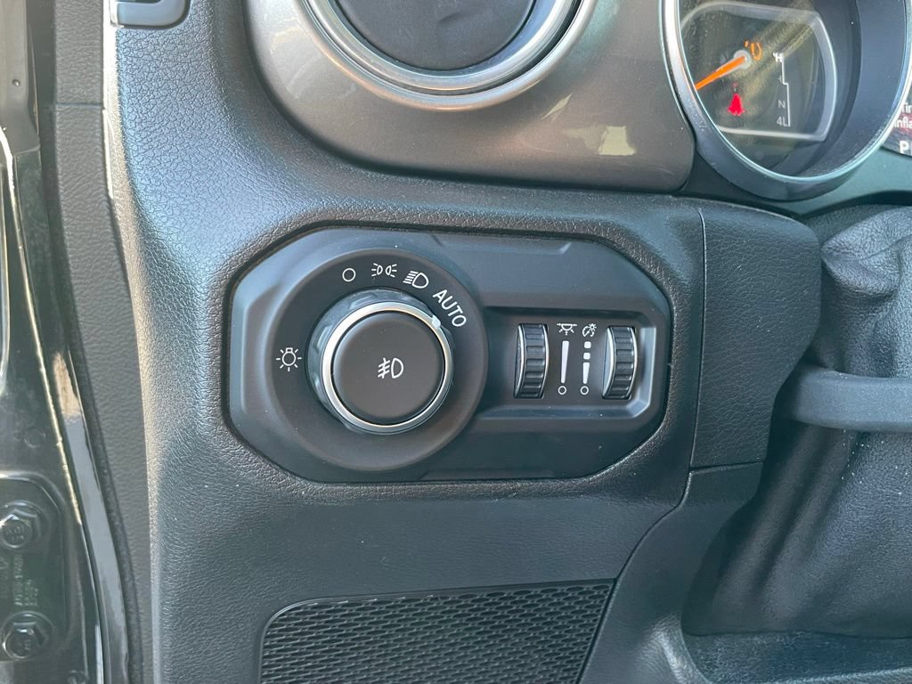 Used 2021 Jeep Wrangler Unlimited Sahara AWD/4WD image 12