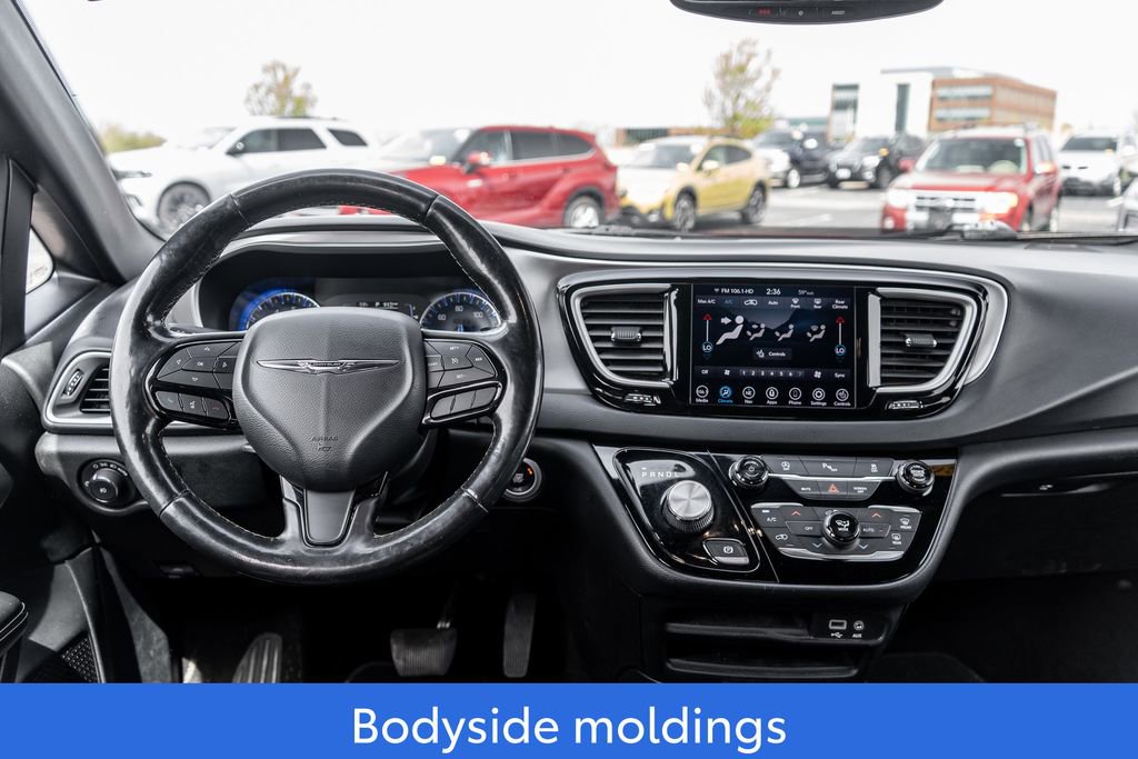 Used 2020 Chrysler Pacifica Touring-L w/ Premium Audio Group AWD/4WD image 16