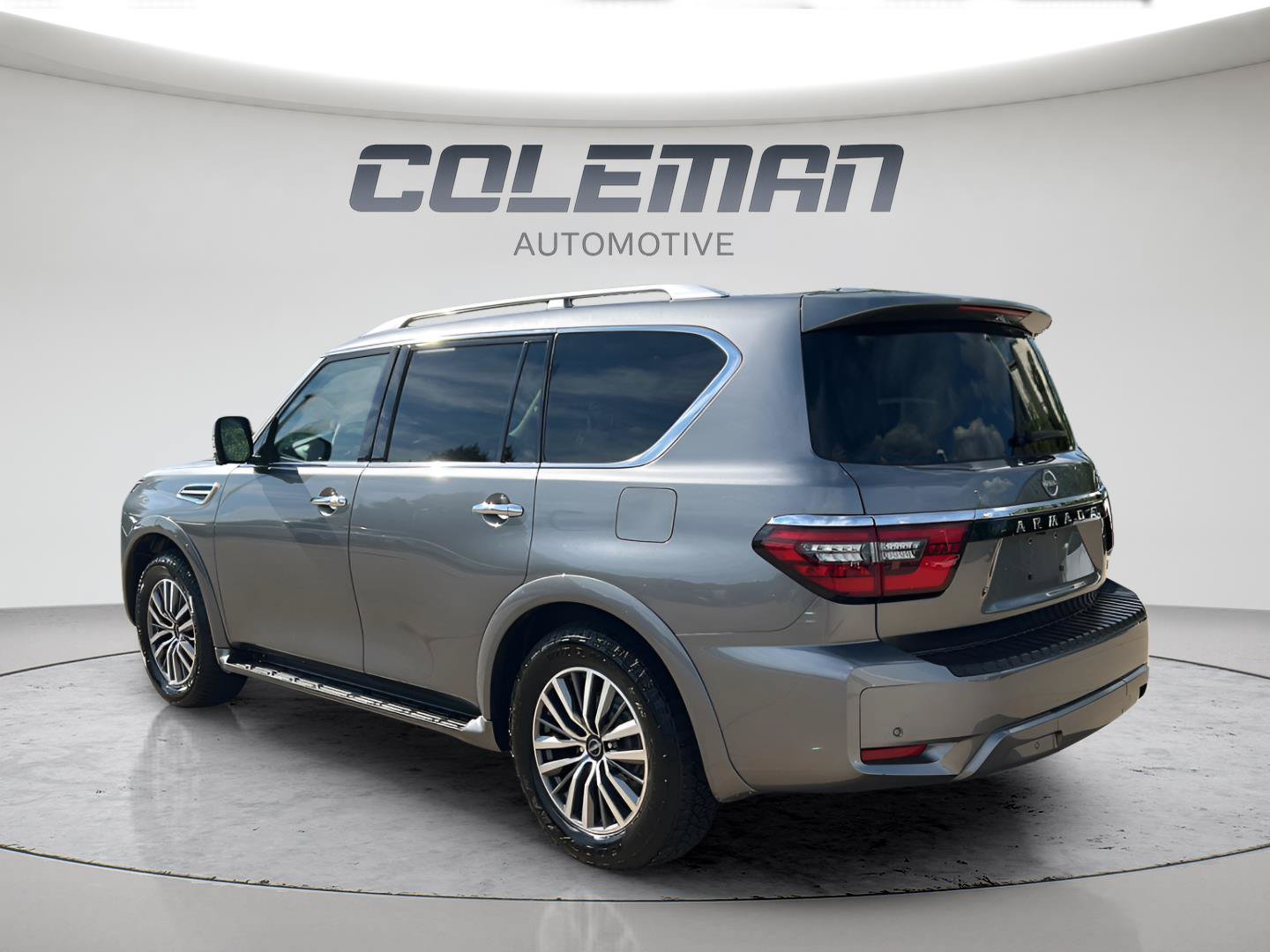 Used 2024 Nissan Armada SL w/ Captain's Chairs Package AWD/4WD image 4
