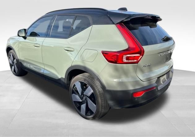 Used 2023 Volvo XC40 Recharge Ultimate image 4