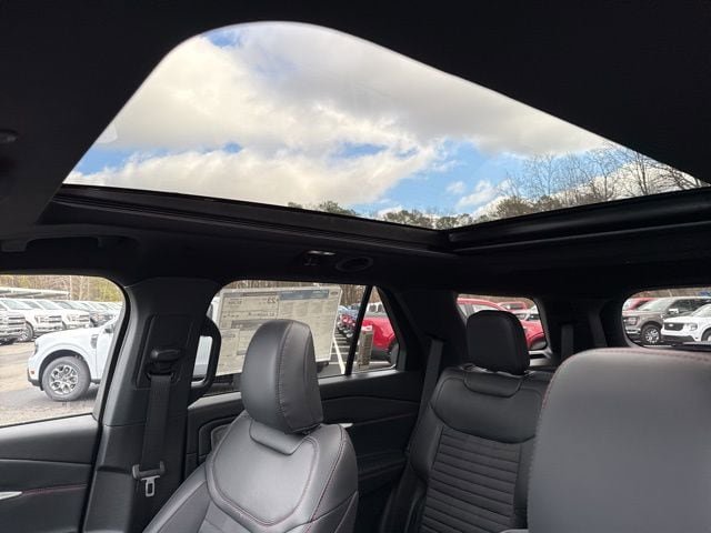 Used 2026 Ford Explorer ST-Line w/ ST-Line Street Pack AWD/4WD image 20