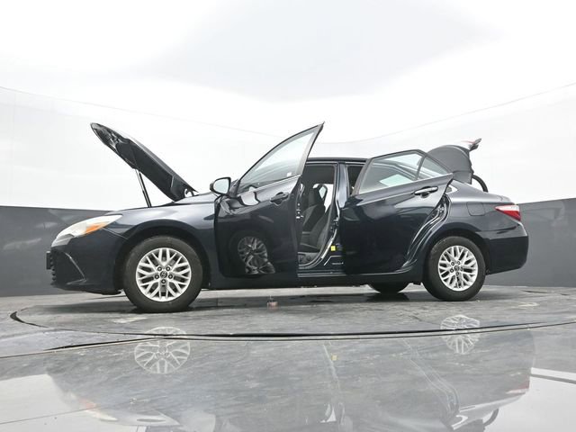 Used 2016 Toyota Camry LE image 66