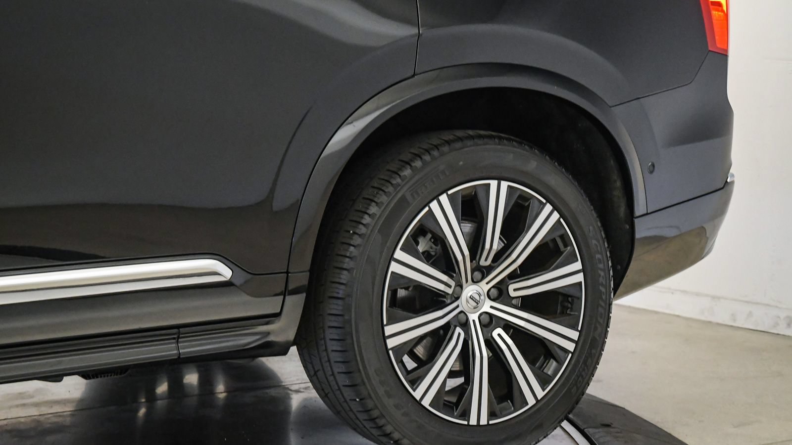Certified 2024 Volvo XC90 B6 Plus w/ Protection Package Premier AWD/4WD image 11