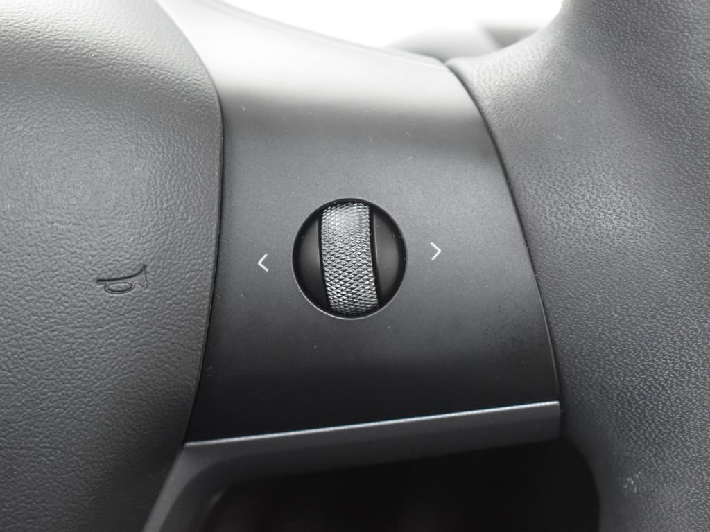 Used 2022 Tesla Model Y Performance image 18