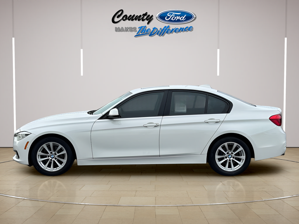 Used 2016 BMW 320i xDrive Sedan AWD/4WD image 3