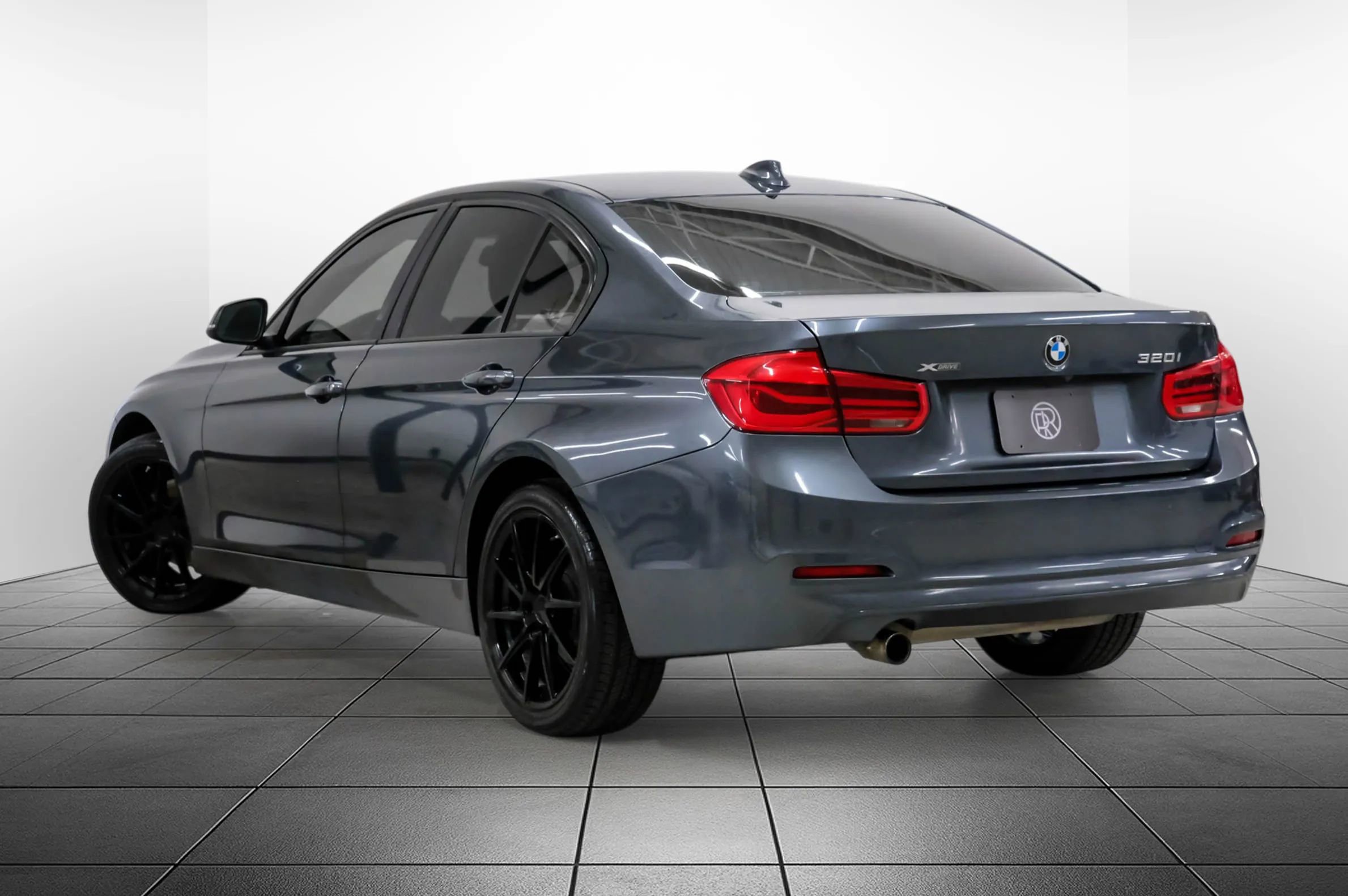 Used 2016 BMW 320i xDrive Sedan AWD/4WD image 10