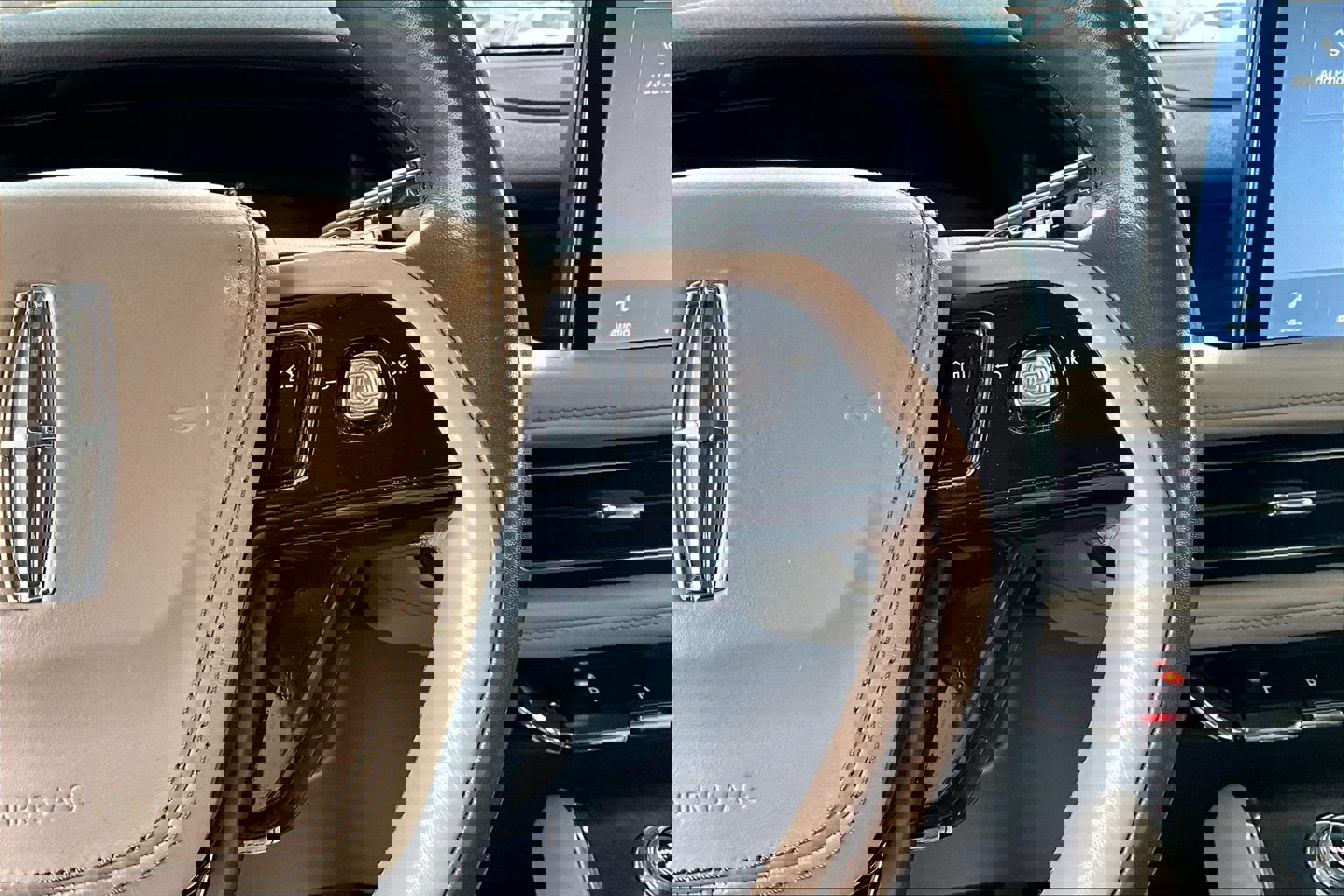 Used 2021 Lincoln Aviator Reserve w/ Equipment Group 201A image 12