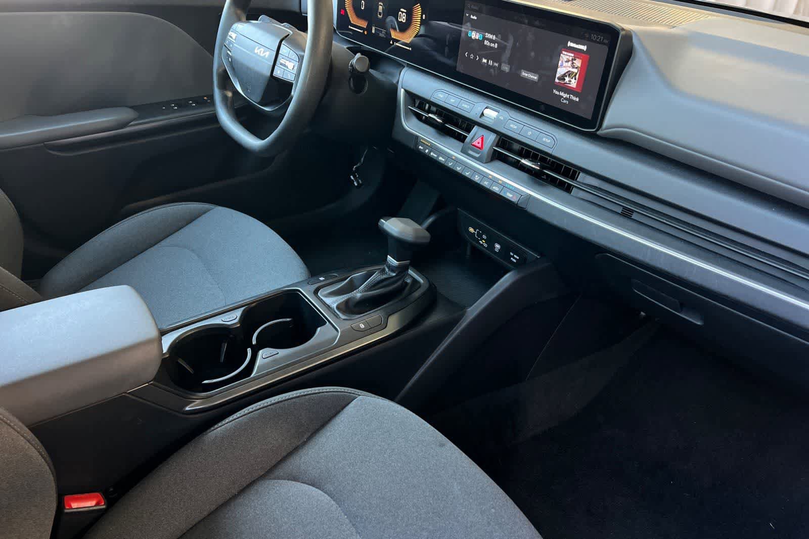 Used 2025 Kia K4 LXS image 17