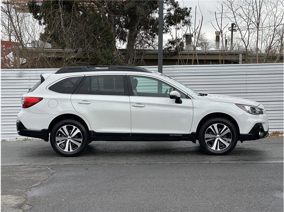 Used 2018 Subaru Outback 2.5i Limited image 9