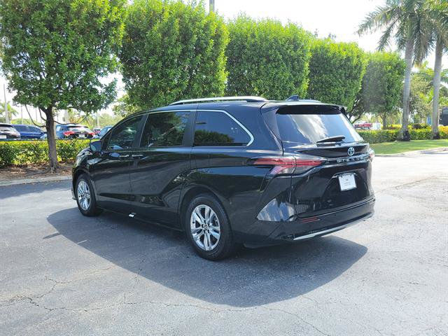 Used 2023 Toyota Sienna Limited FWD image 22