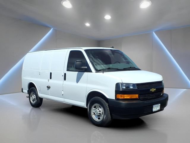 Used 2023 Chevrolet Express 3500 w/ Driver Convenience Package RWD image 1