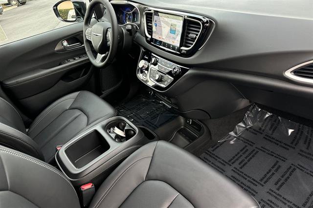 New 2026 Chrysler Voyager LX FWD image 13