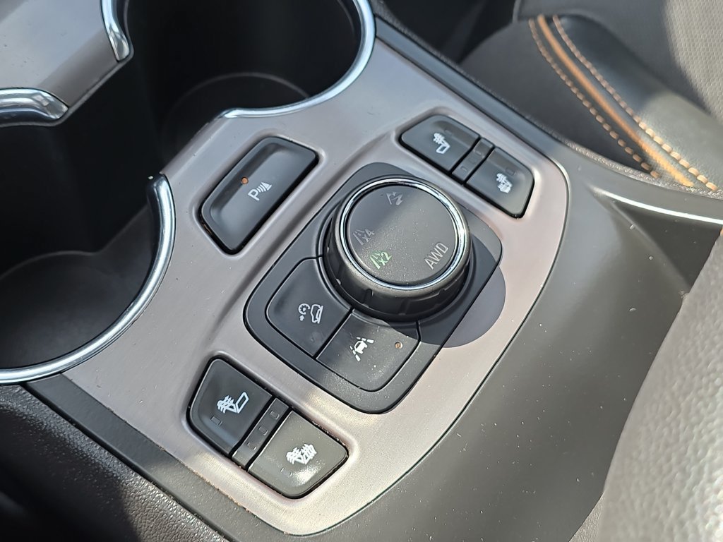 Certified 2023 GMC Terrain AT4 w/ Tech Package AWD/4WD image 26