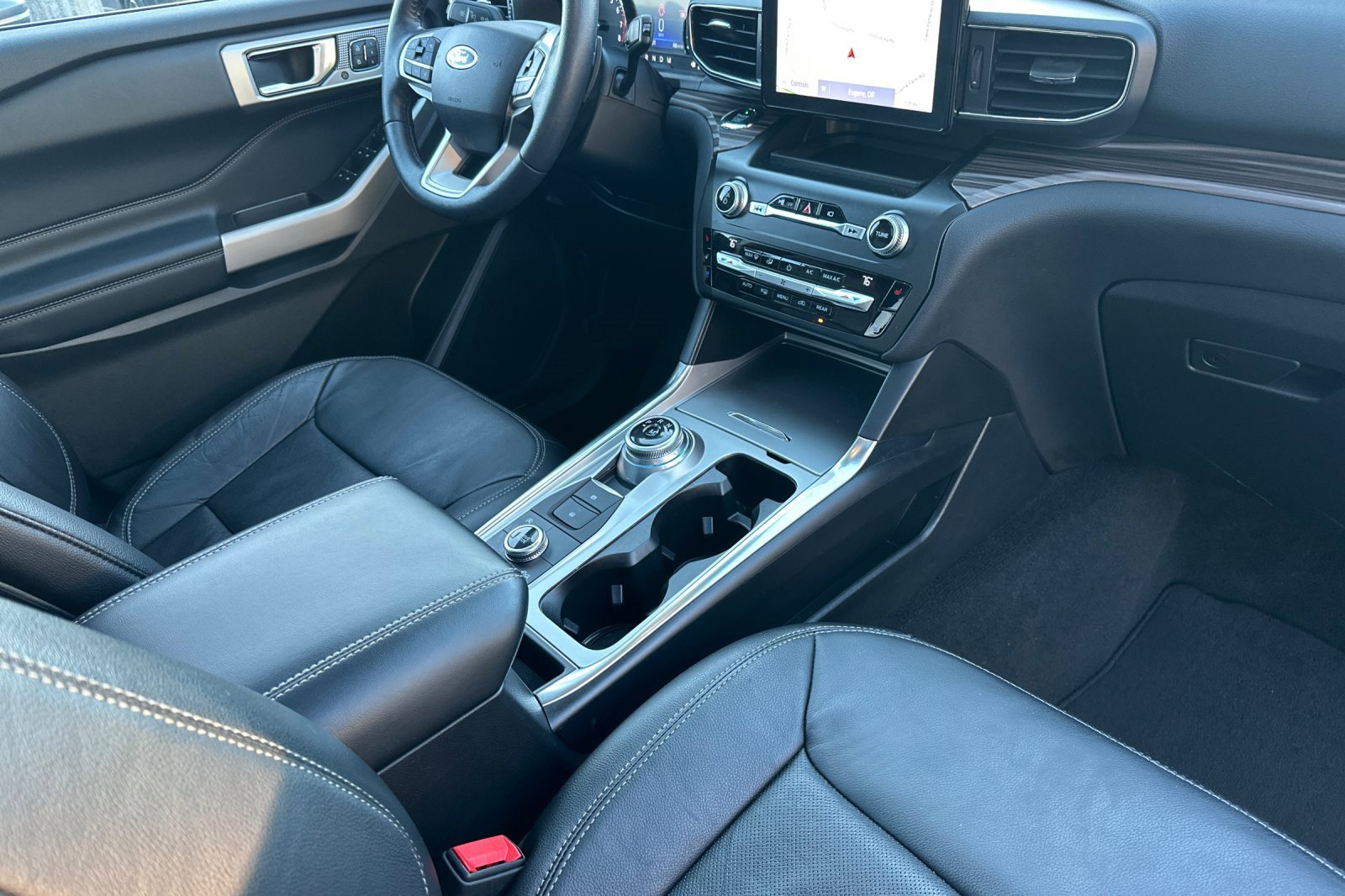 Used 2020 Ford Explorer Limited w/ Class III Trailer Tow Package image 18