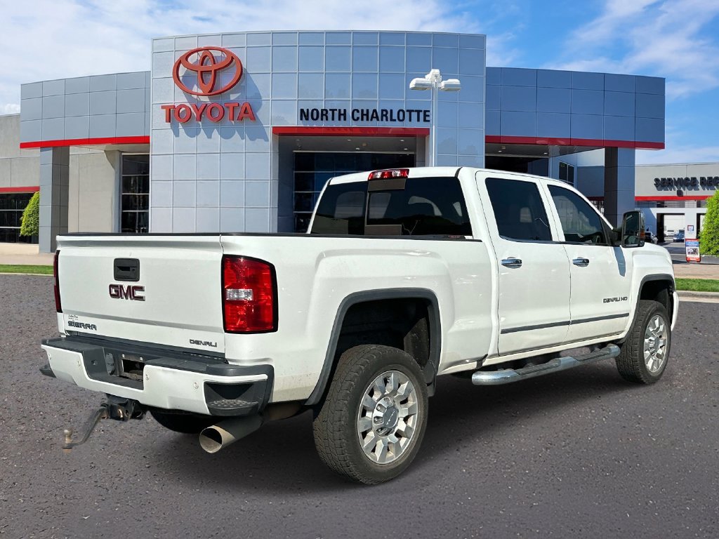Used 2017 GMC Sierra 2500 Denali w/ Duramax Plus Package AWD/4WD image 7