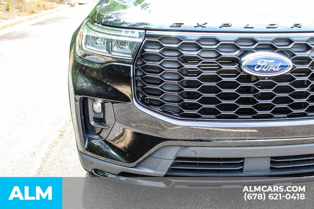 Used 2025 Ford Explorer ST-Line w/ ST-Line Street Pack AWD/4WD image 11