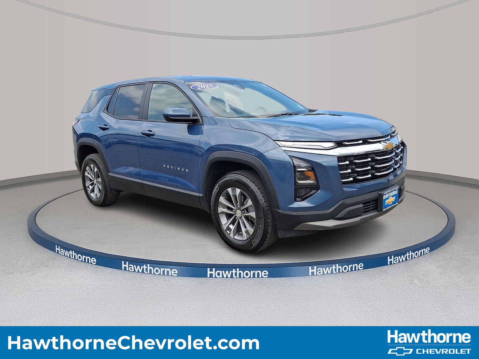 Used 2025 Chevrolet Equinox LT AWD/4WD image 1