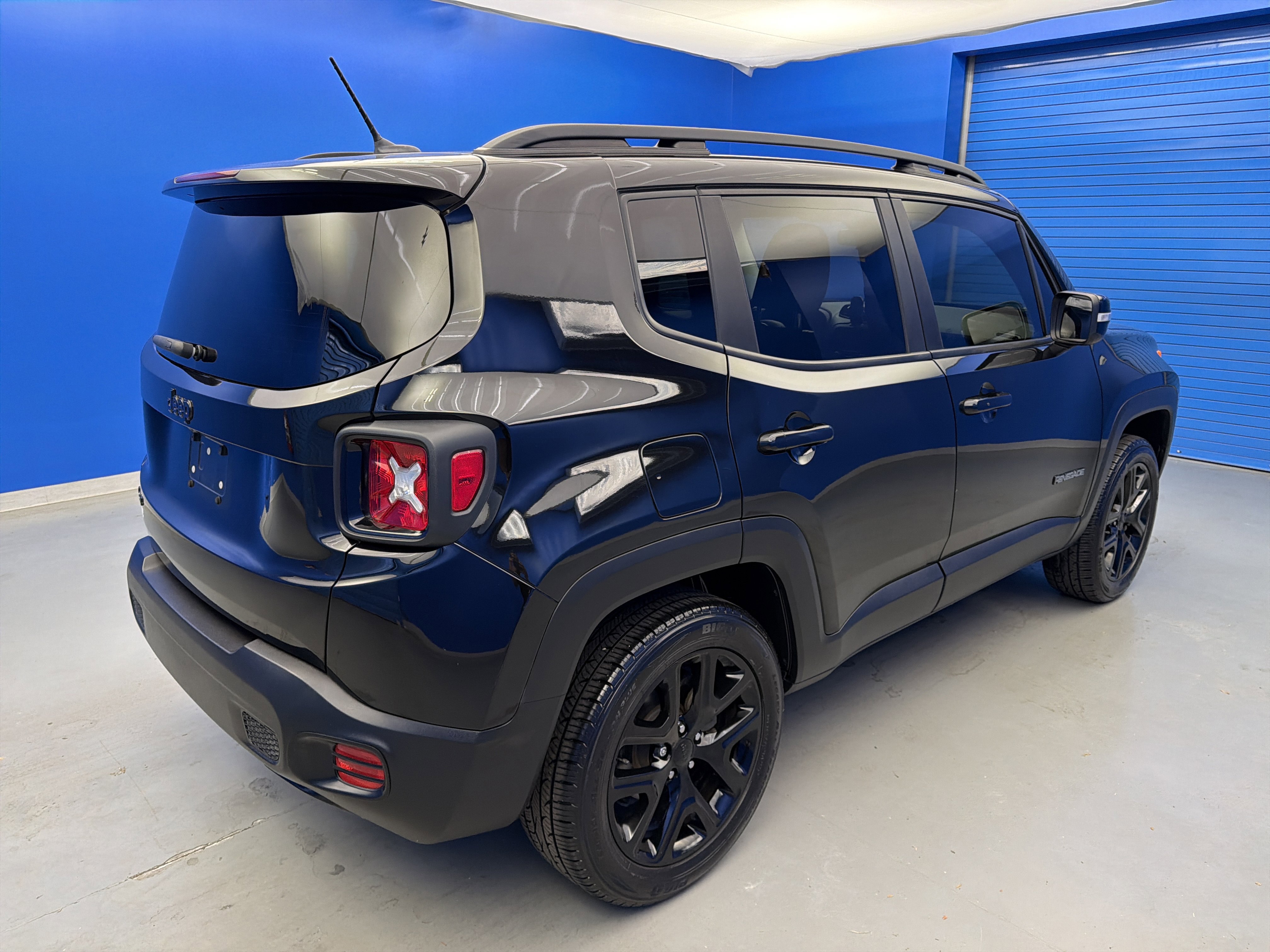 Used 2017 Jeep Renegade Altitude AWD/4WD image 7