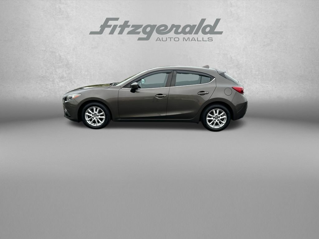 Used 2016 MAZDA MAZDA3 i Touring w/ Popular Equipment Package FWD image 4