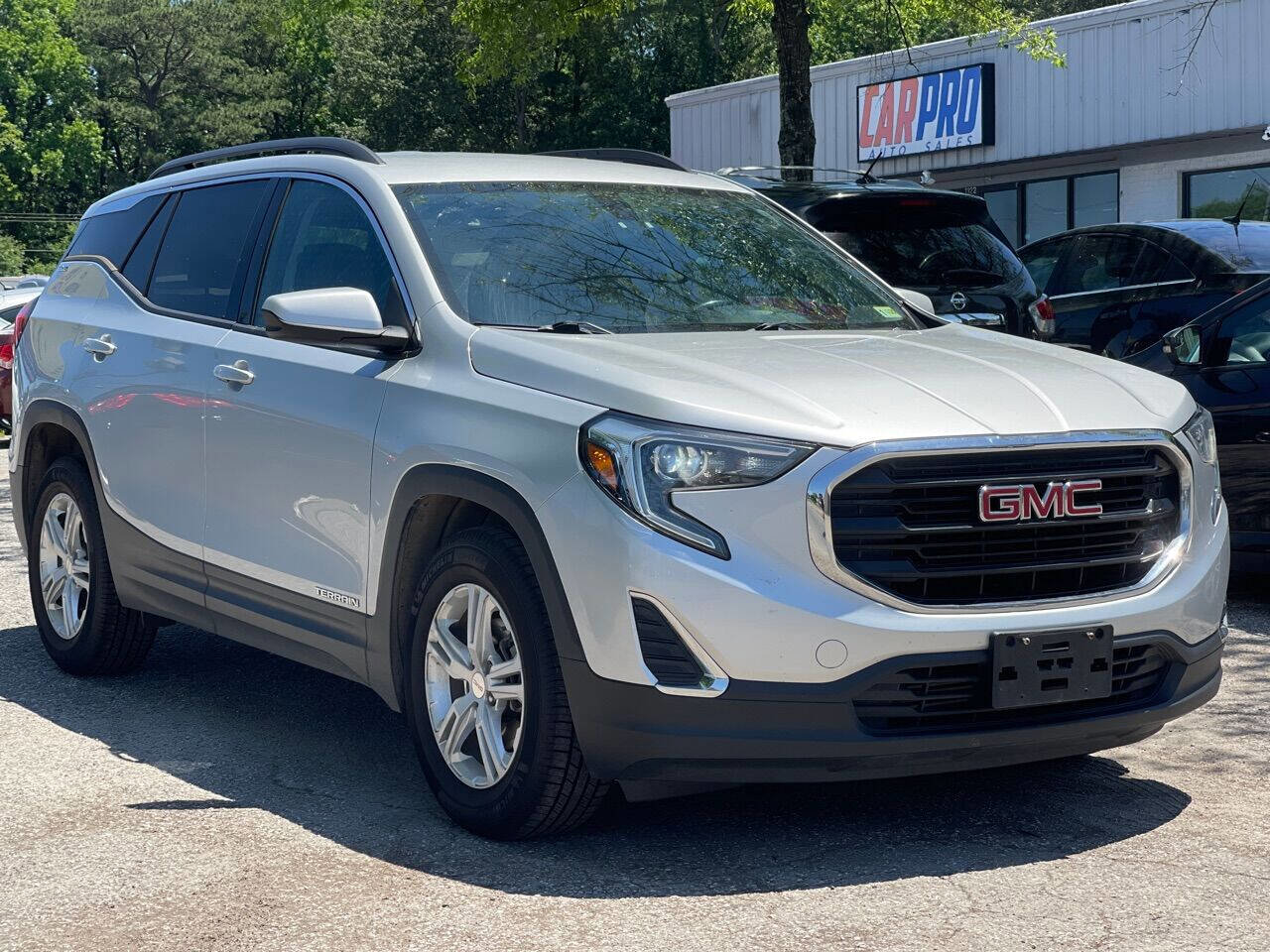 Used 2019 GMC Terrain SLE w/ Driver Convenience Package image 3