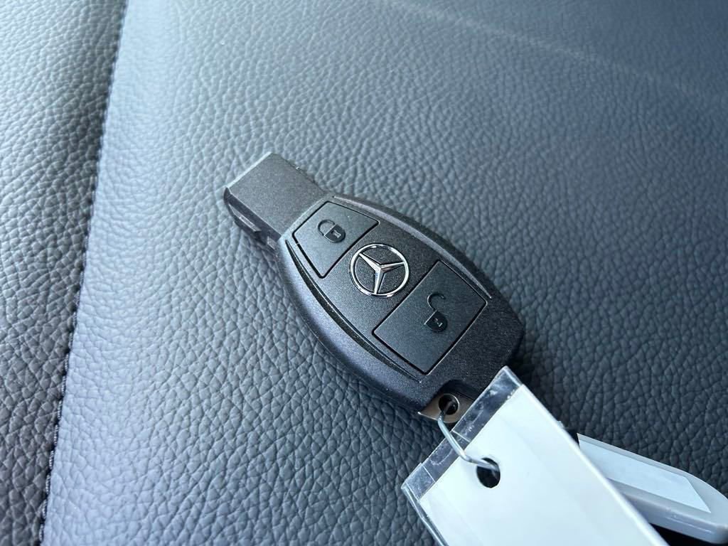 New 2023 Mercedes-Benz Metris Passenger image 28