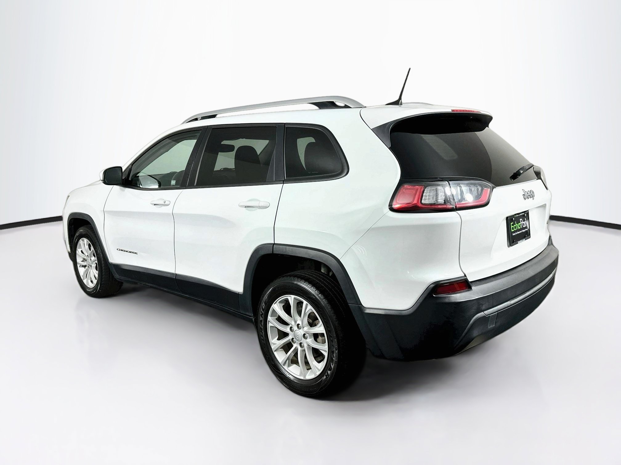 Used 2021 Jeep Cherokee Latitude w/ Mopar Interior Package FWD image 5